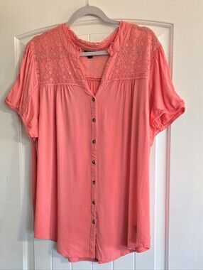 TORRID Coral Lace Yoke Button-Front Blouse Short Sleeve Flattering 3X